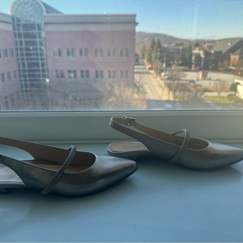 Vionic Presidio dress flats in Platinum Leather - Picture 5 of 6